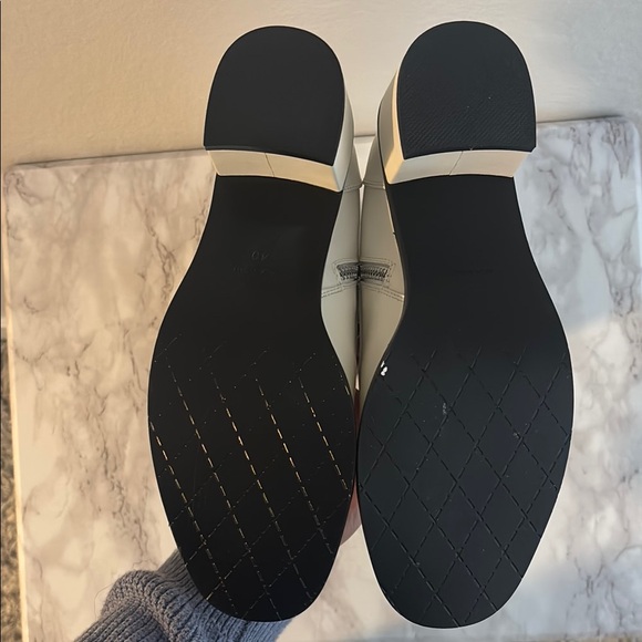 Chanel Boots Cream and Black - Picture 6 of 8